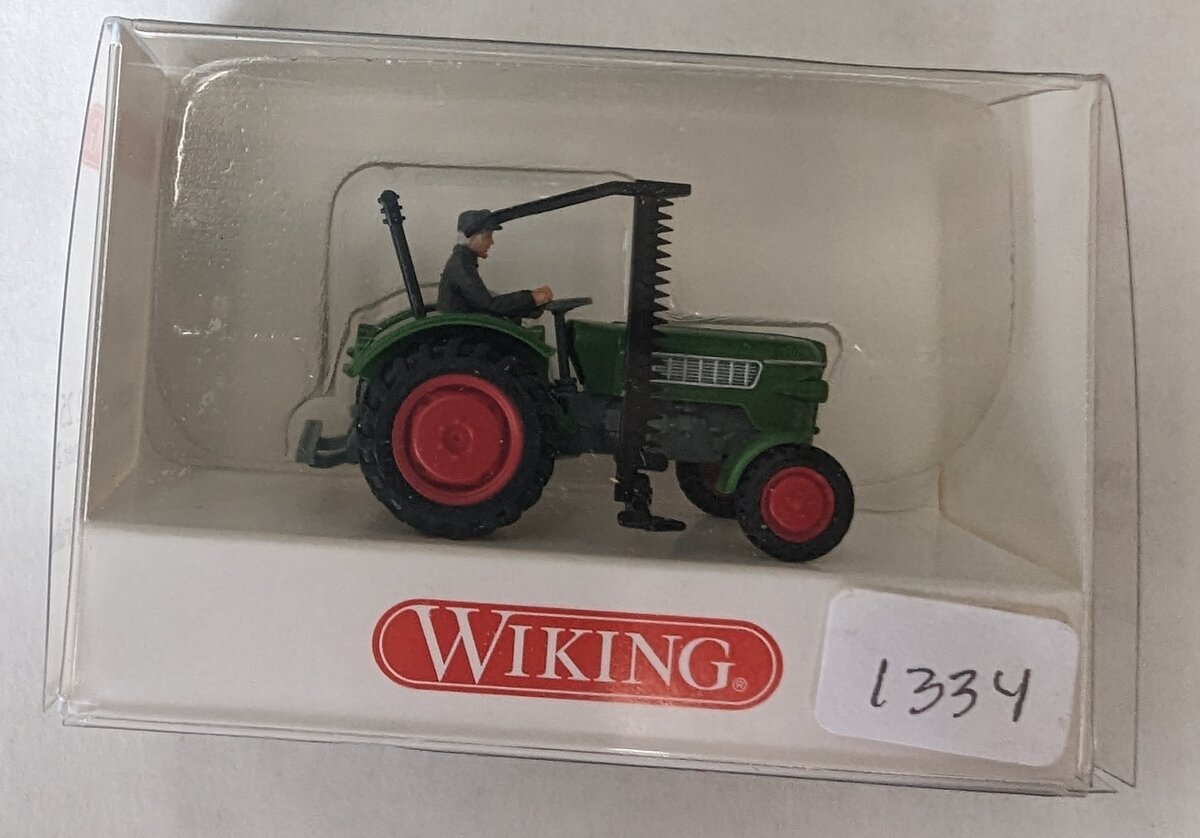 Wiking 8990225 HO Fendt Farmer 2 W/Rake Attachement
