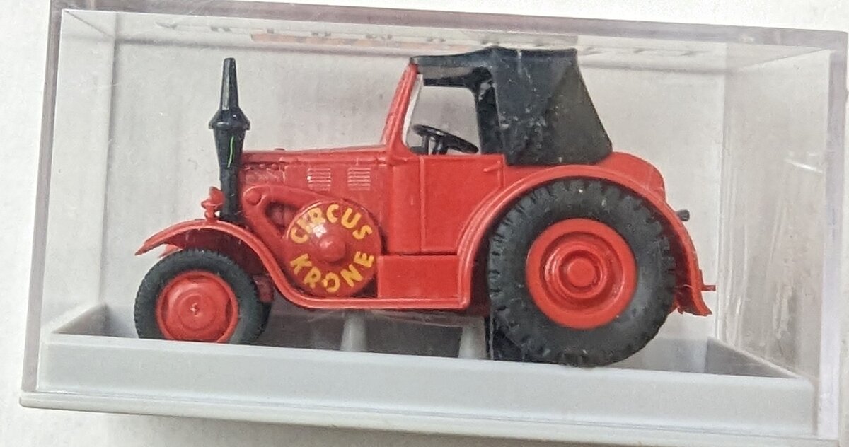 Brekina Automodelle 79331 HO Circus Krone Tractor