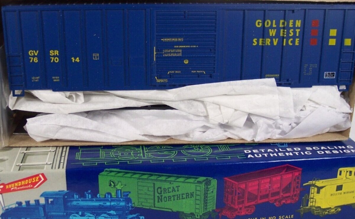 Roundhouse 3253 HO Golden West Service 50' FMC SD Box Car Road # May Vary Kit