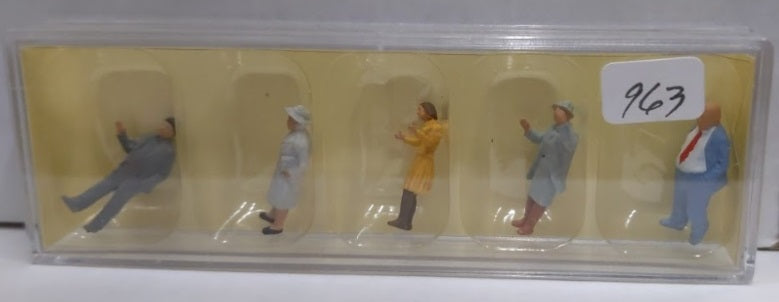 Vollmer 2204 HO People Talking Figures (Set of 5)