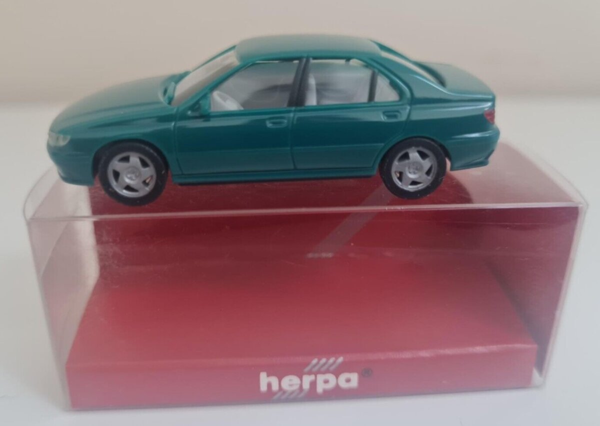 Herpa HO Green Peugeot 406 Std