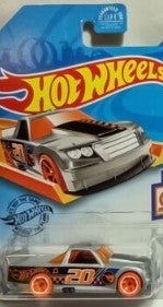 Hot Wheels GHD82-D9C0F 1:64 Track Stars Circle Trucker Number 20