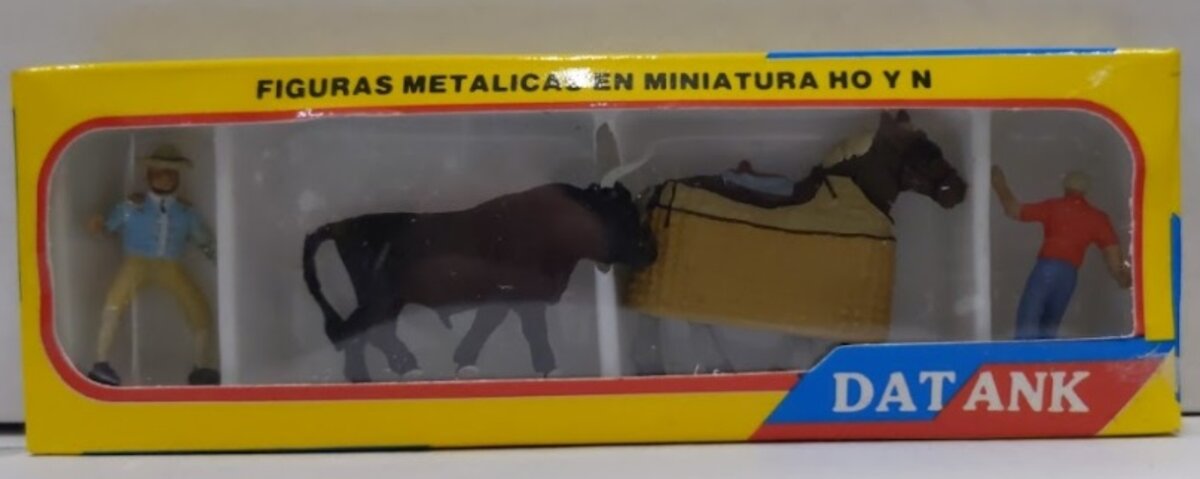 Datank 4320 HO And N 1-Black Bull/1-Horse & 2-Figures Hand Painted