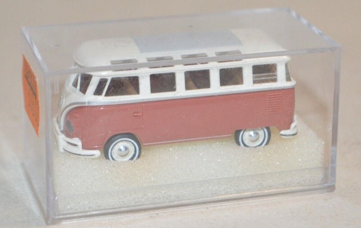 Brekina Automodelle 31802 HO Brown W/Beige Roof Volkswagen Samba Bus