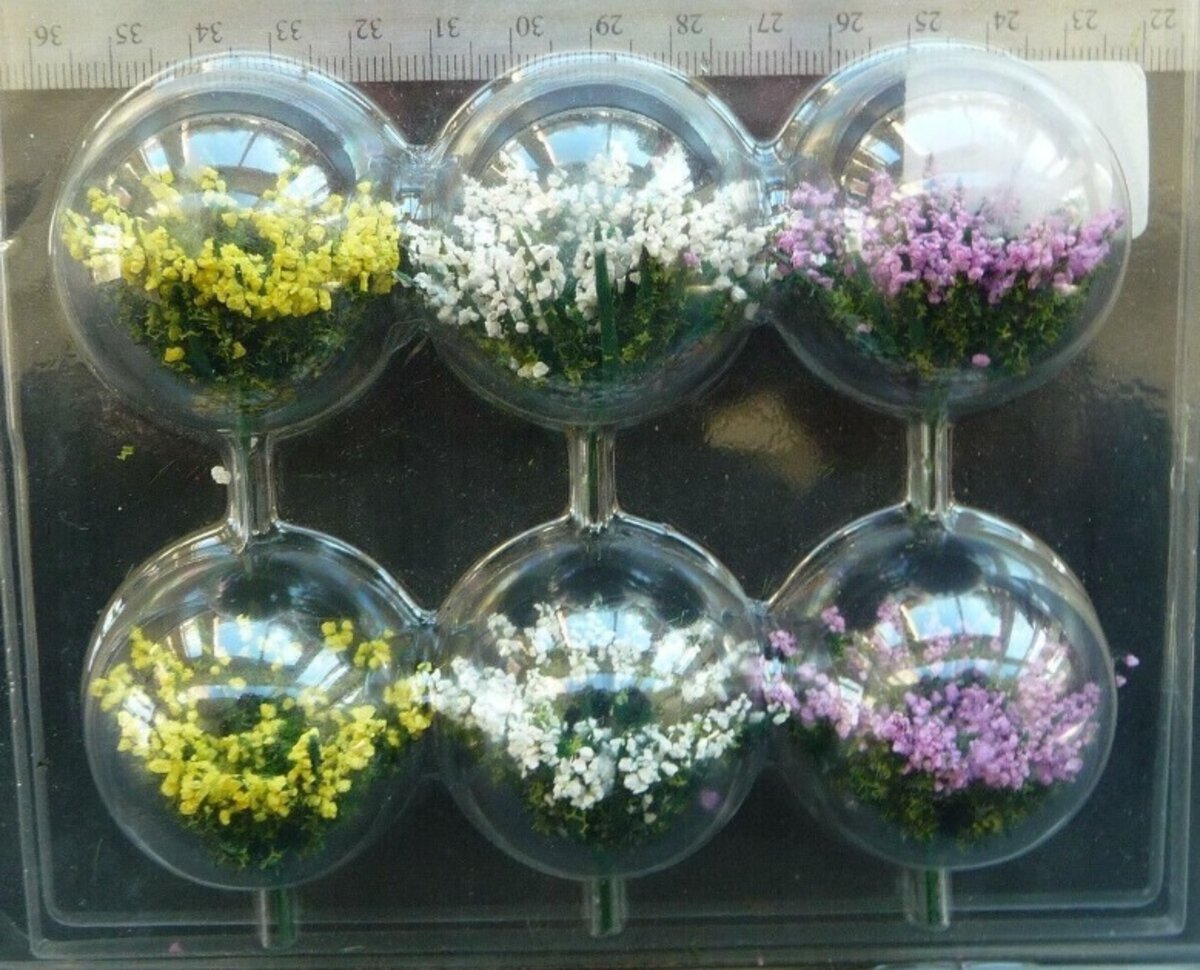 Scenic Express EX0516 HO Lilac/Yellow & White Laurel Flowering Bushes (Set of 6)