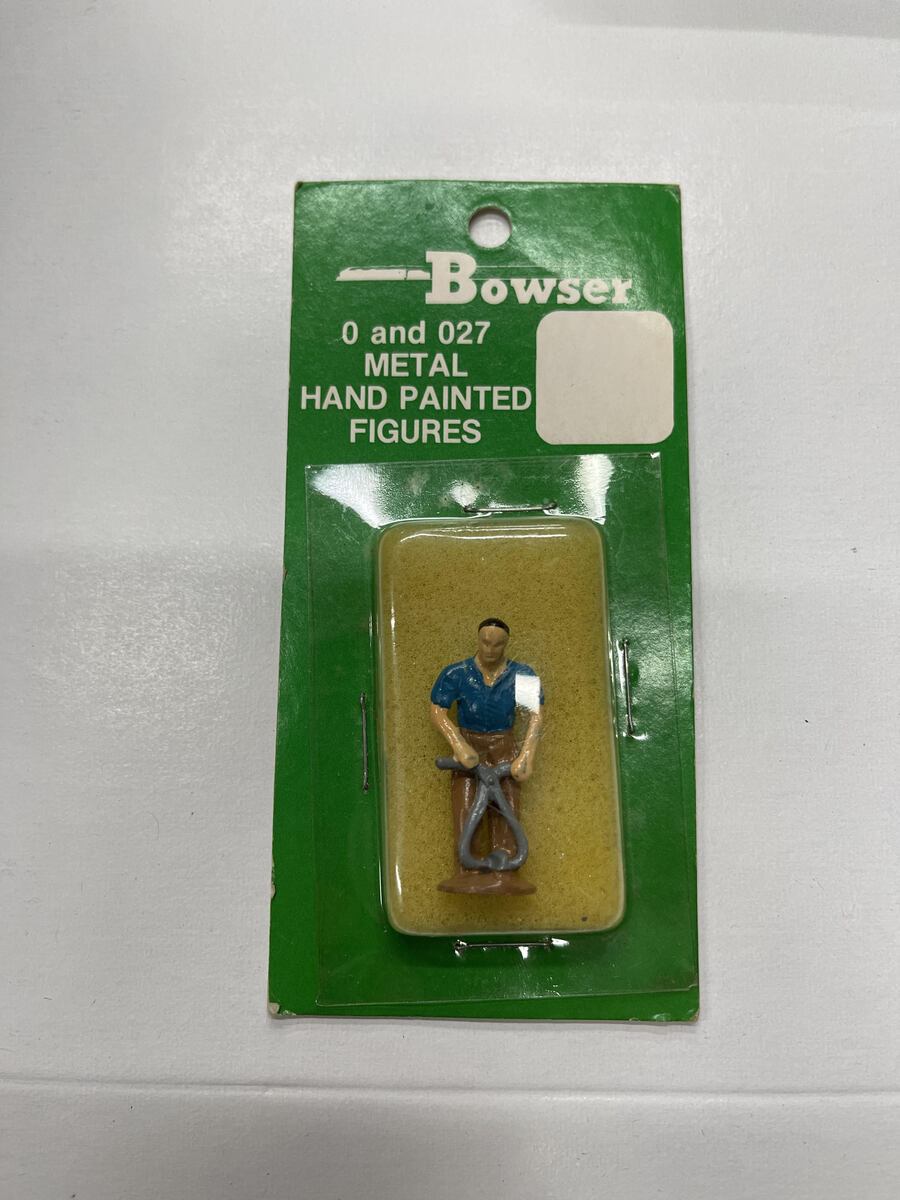 Bowser 13716 O Metal Hand Painted Figure Workman w Tongs on Track