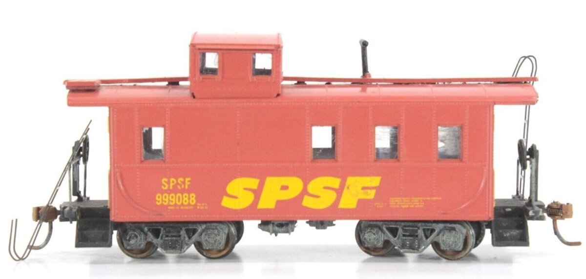 Roundhouse 3206 HO Santa Fe Southern Pacific 4 Window Caboose Kit
