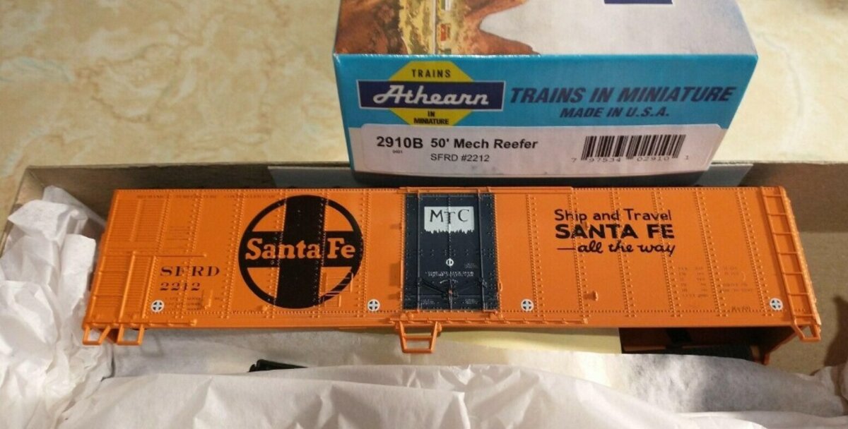 Athearn 2910B HO Santa Fe 50' Mechanical Reefer # 2212 Kit