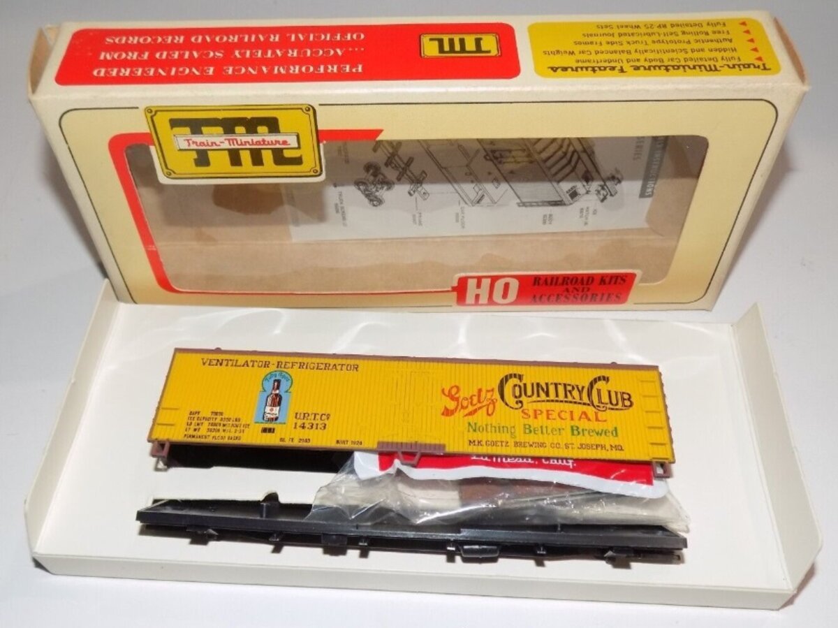 Train Miniature 8072 HO M.K. Goetz Country Club Beer Refrigerator Car Kit