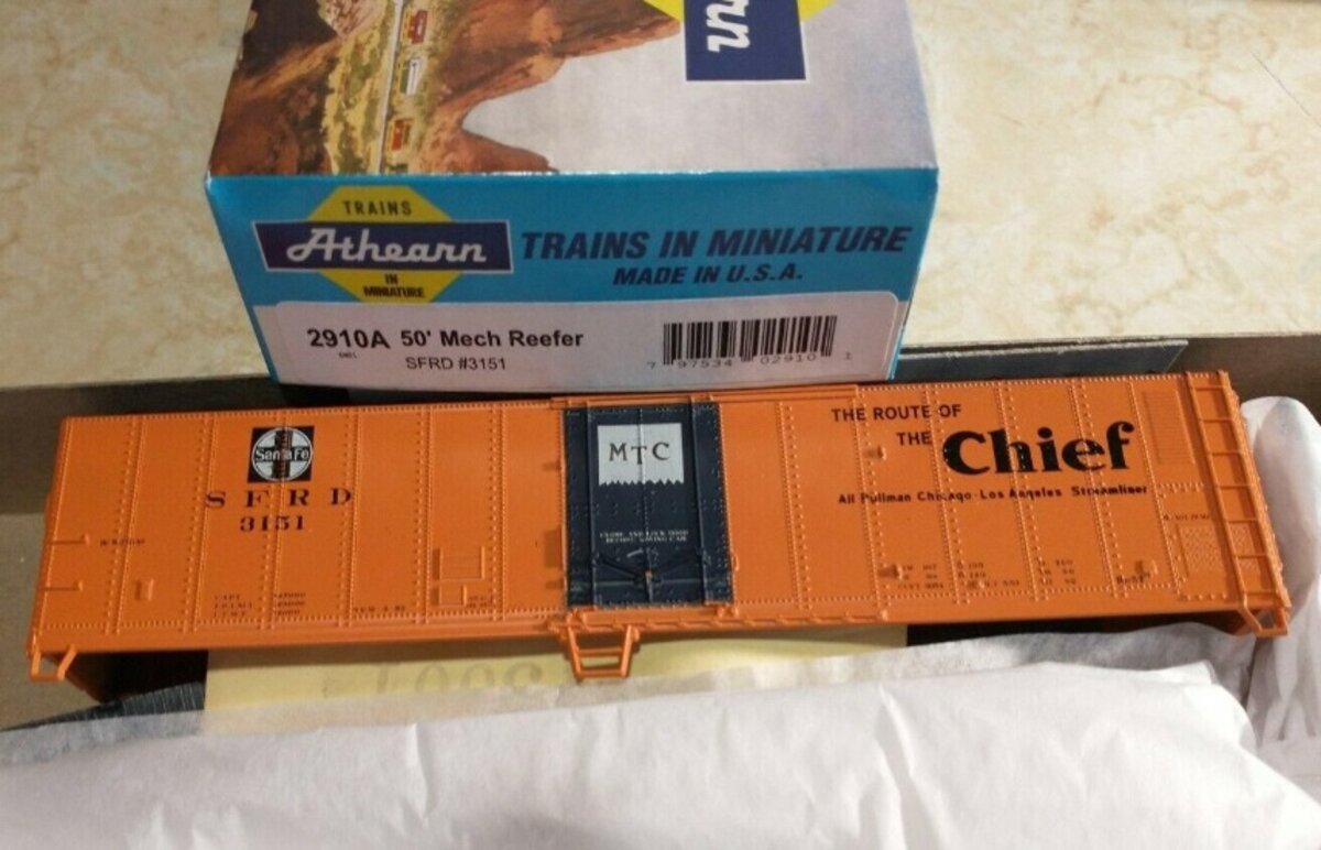 Athearn 2910A HO Santa Fe 50'''' Mechanical Reefer SFRD # 3151 Kit
