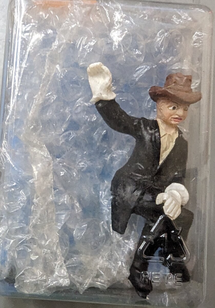 Track N Trains 401 G Scale Just Plain Folk Sitting Man in Hat w/White Gloves