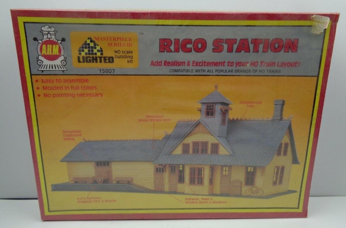 AHM 15807 HO Rico Station Lighted Building Kit