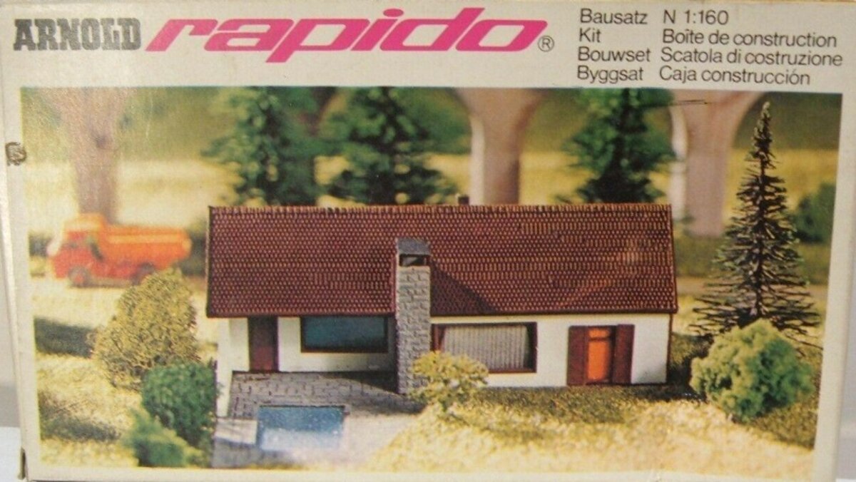 Arnold Rapido 0695 N House W/Pool Building Kit