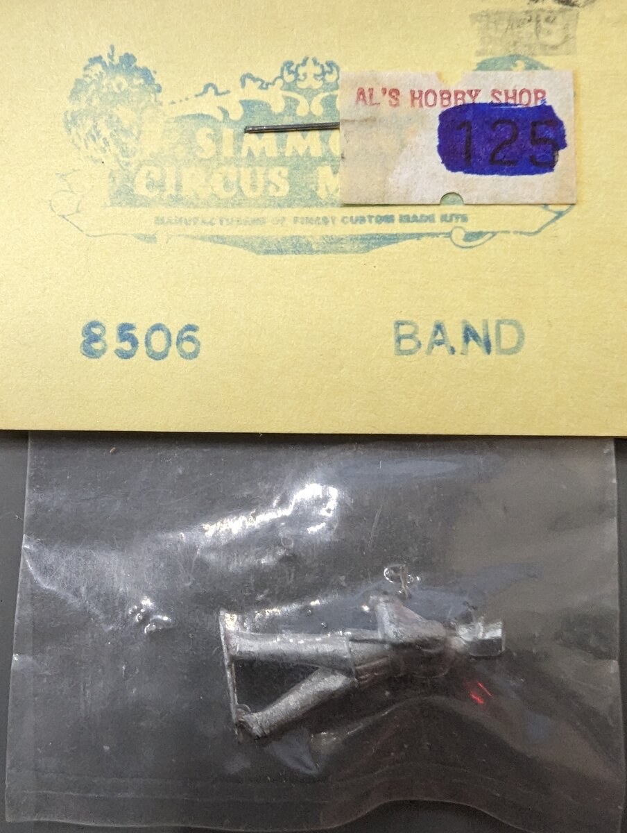 Simmons 8506 HO Circus Band Member Silver Figure