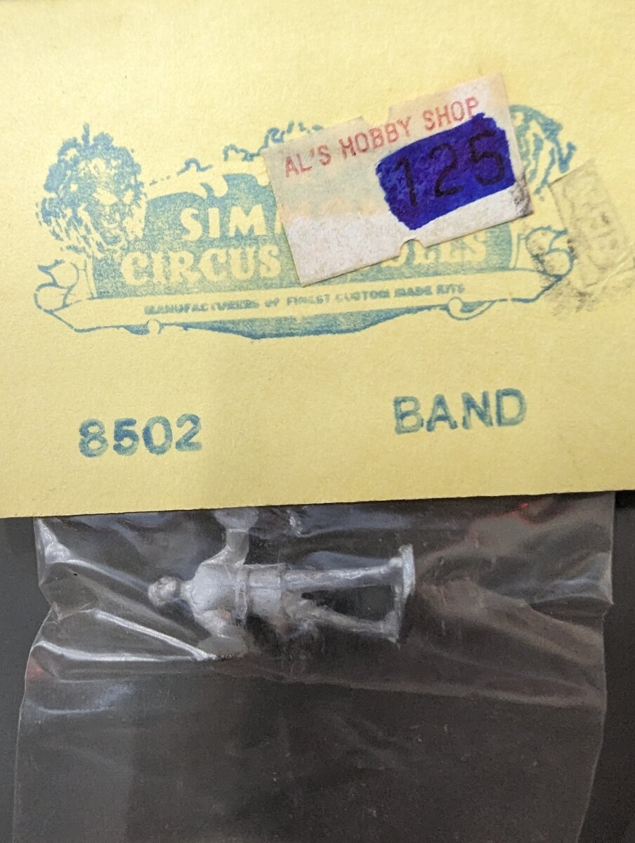 Simmons 8502 HO Circus Band Member Silver Figure