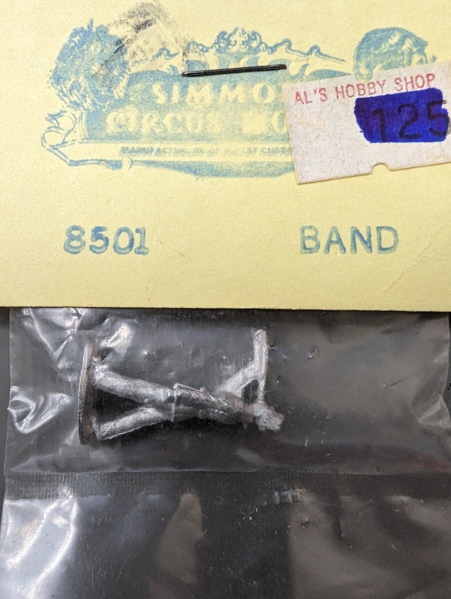 Simmons 8501 HO Circus Band Member Silver Figure