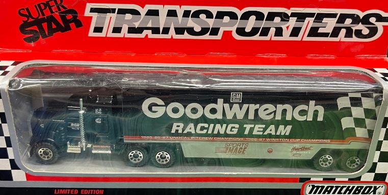 Matchbox CY-104 1:64 1991 RCR Goodwrench Racing Car Transporter