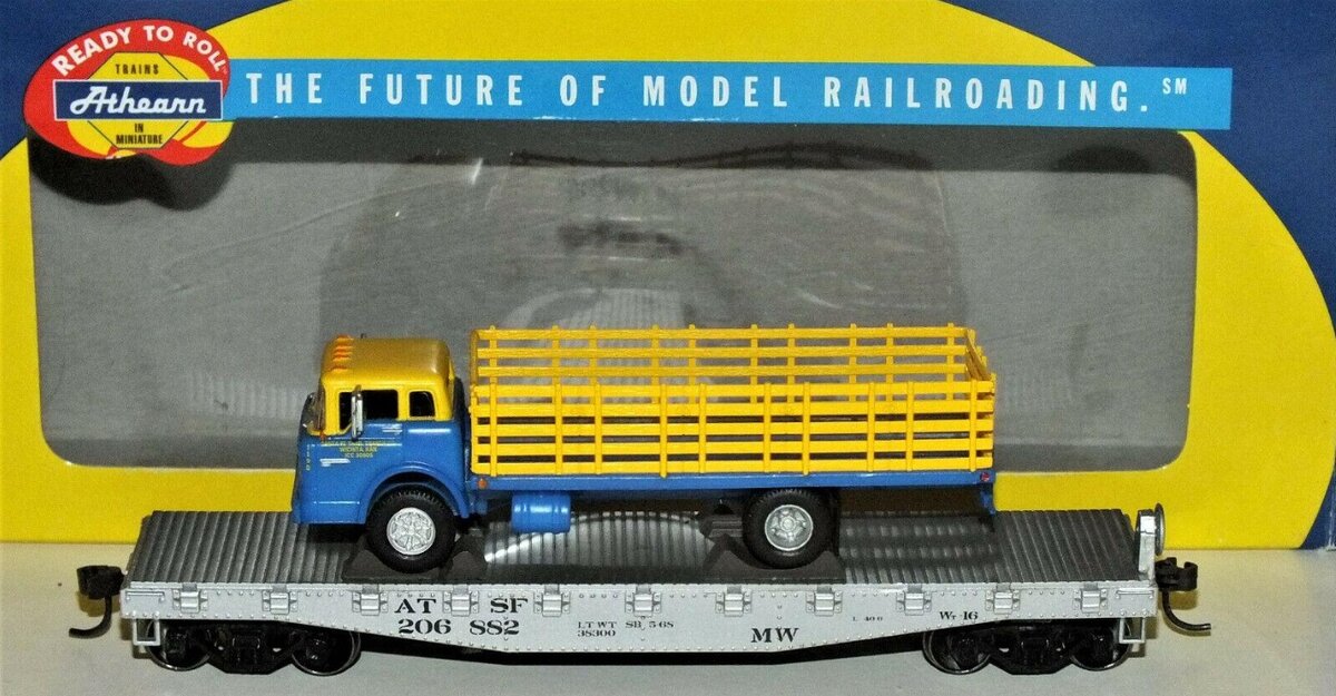 Athearn 92082 HO Santa Fe 40' Flat Car With Ford C Stakebed #20882