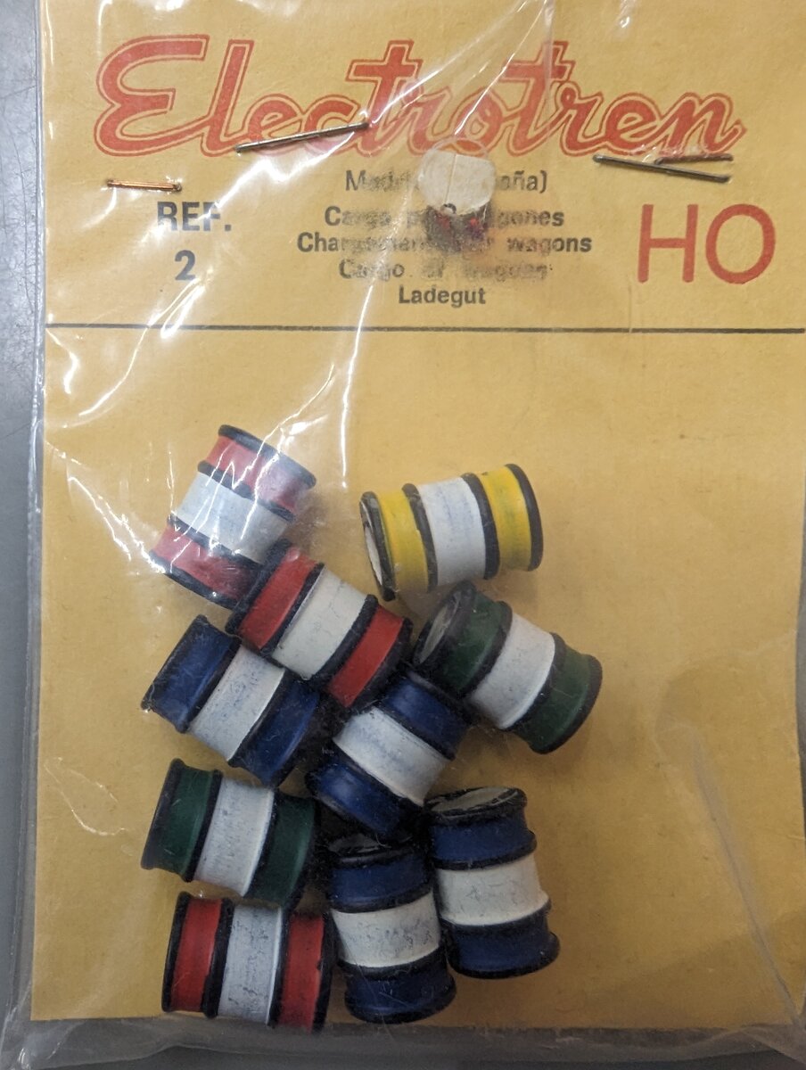 Electrotren 2 HO Cargo of Oil Barrels in Various Colors (Set of 10)