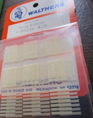 Walthers 949-540 O Scale Prism Windows 2 Sets Per Pack
