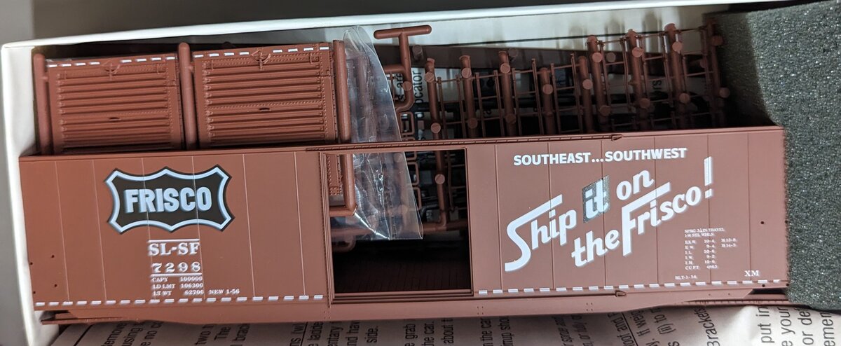 InterMountain 40909-03 HO Frisco PS-1 50' Single Door Box Car #7298 Kit