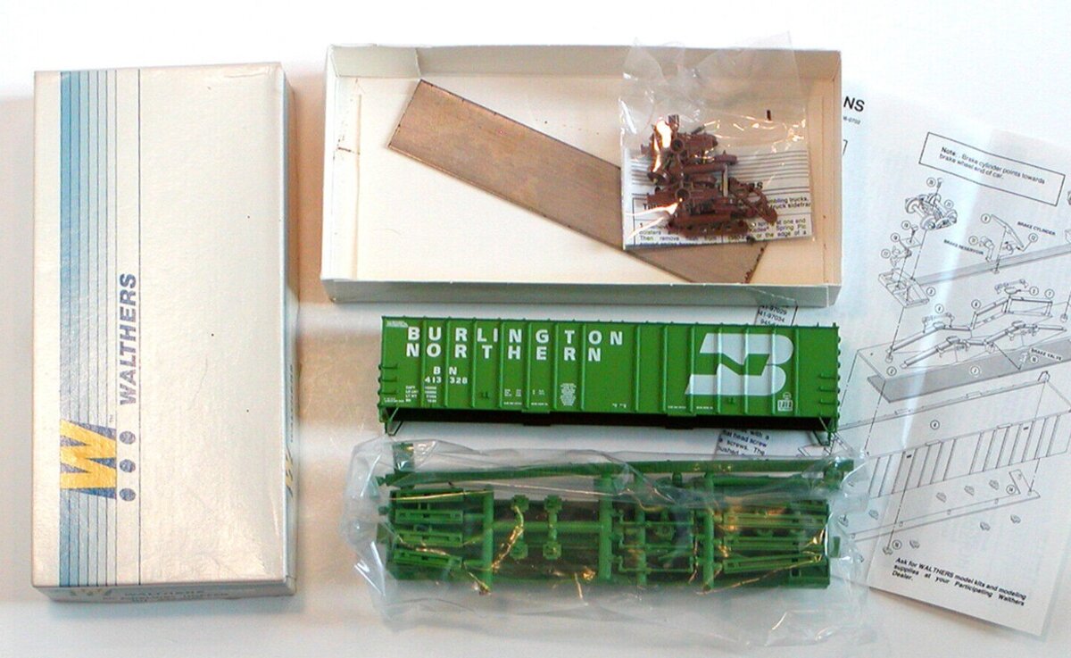 Walthers 932-3665 HO Burlington Northern 50'''' Airslide Hopper #413328 Kit