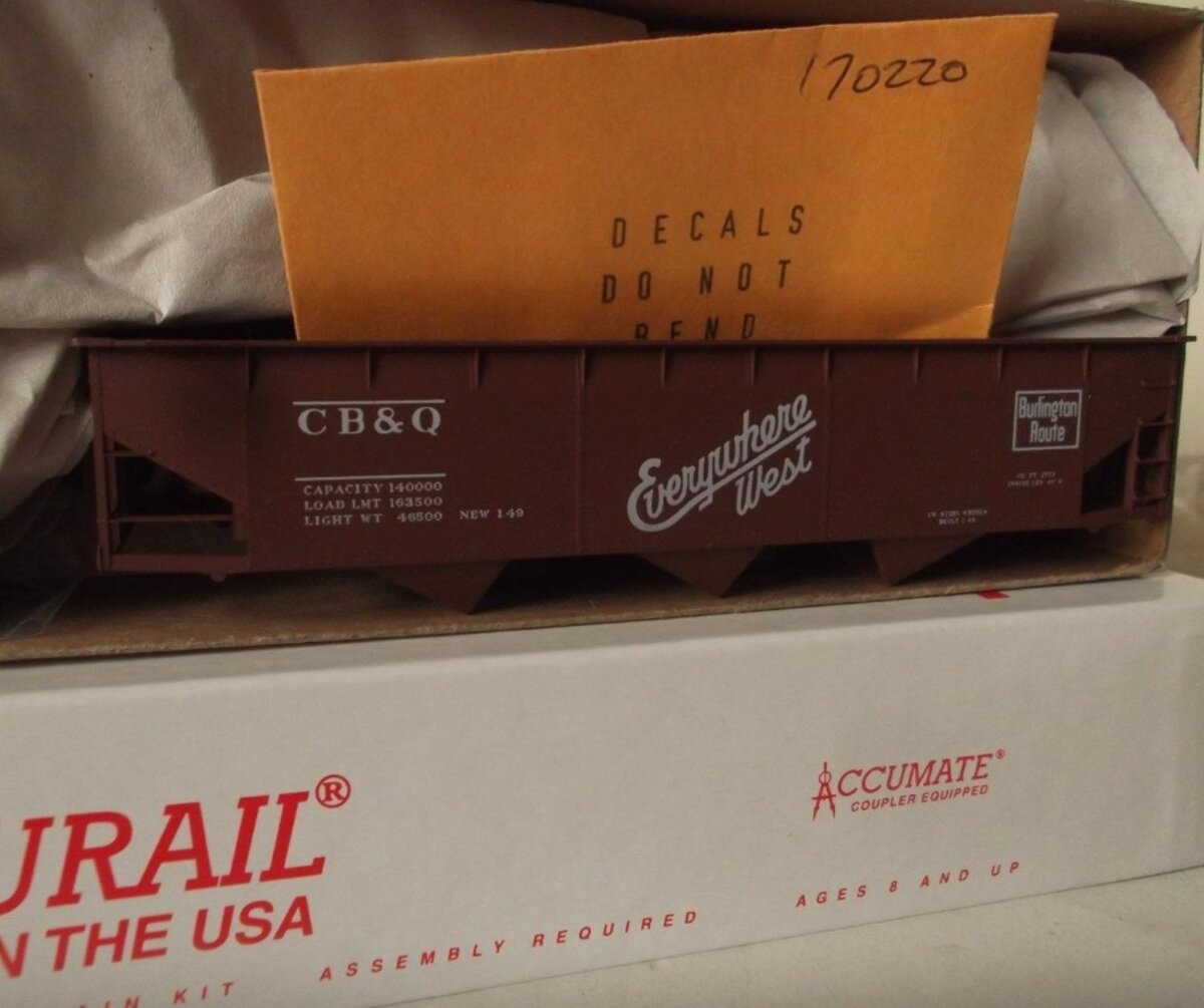 Accurail 170220 HO CB & Q 5th Ave Car Shops 3-Bay Hopper Kit