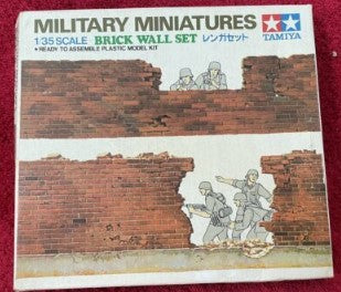 Tamiya MM128 1:35 Military Miniatures Brick Wall Set