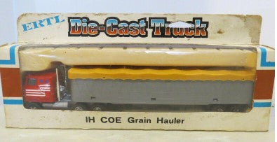 Ertl 1238 1:64 Red W/Yellow Cover IH COE Grain Hauler Die Cast Tractor Trailer