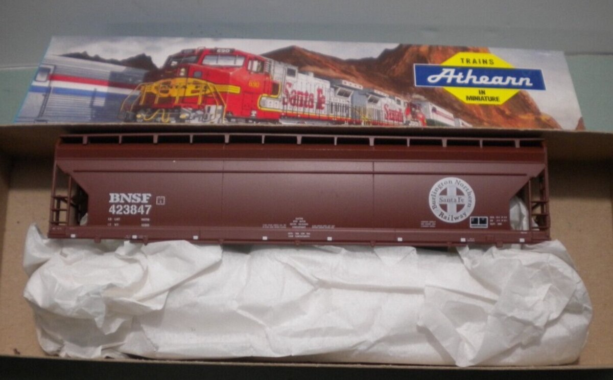 Athearn 1942 HO Oxide Red BNSF Burlington Northern Santa Fe 55'''' Center Flow K