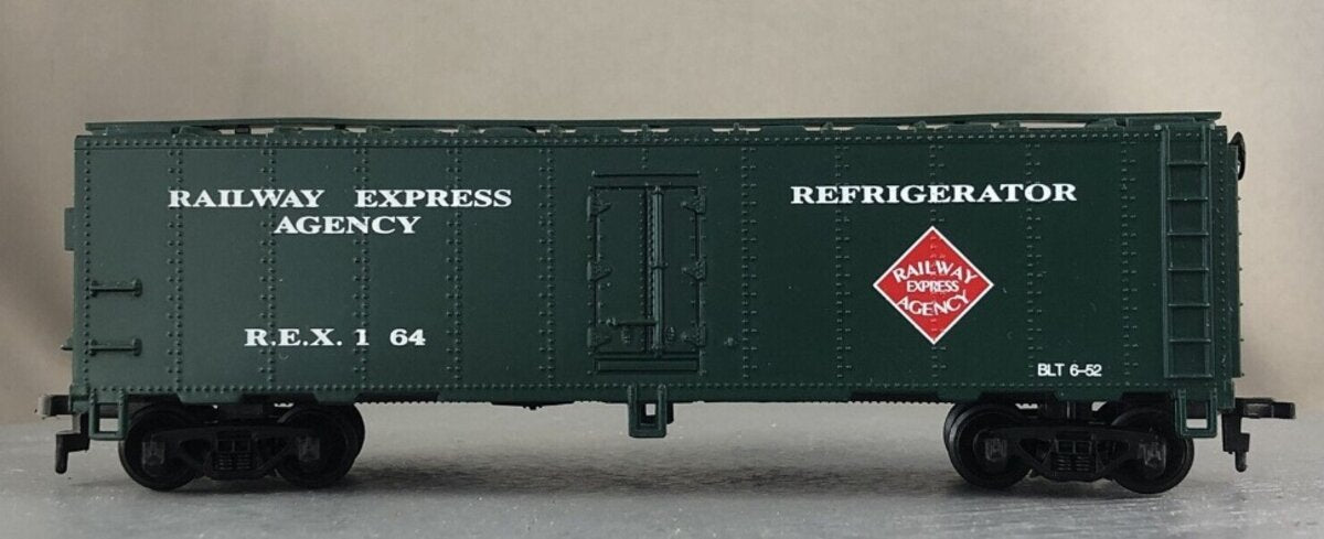 Mantua 733-131 HO REA Railway Express Agency 41'''' Steel Reefer