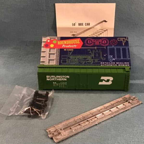 Roundhouse 1251 HO Scale Burlington Northern 50' Box Car # 15038 Kit