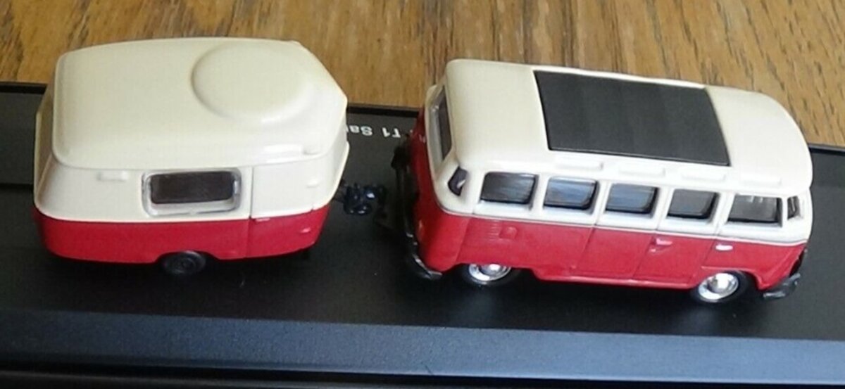 High Speed HF9232Q698 HO Coral & Beige Volkswagen Bus T1 Samba W/Caravan