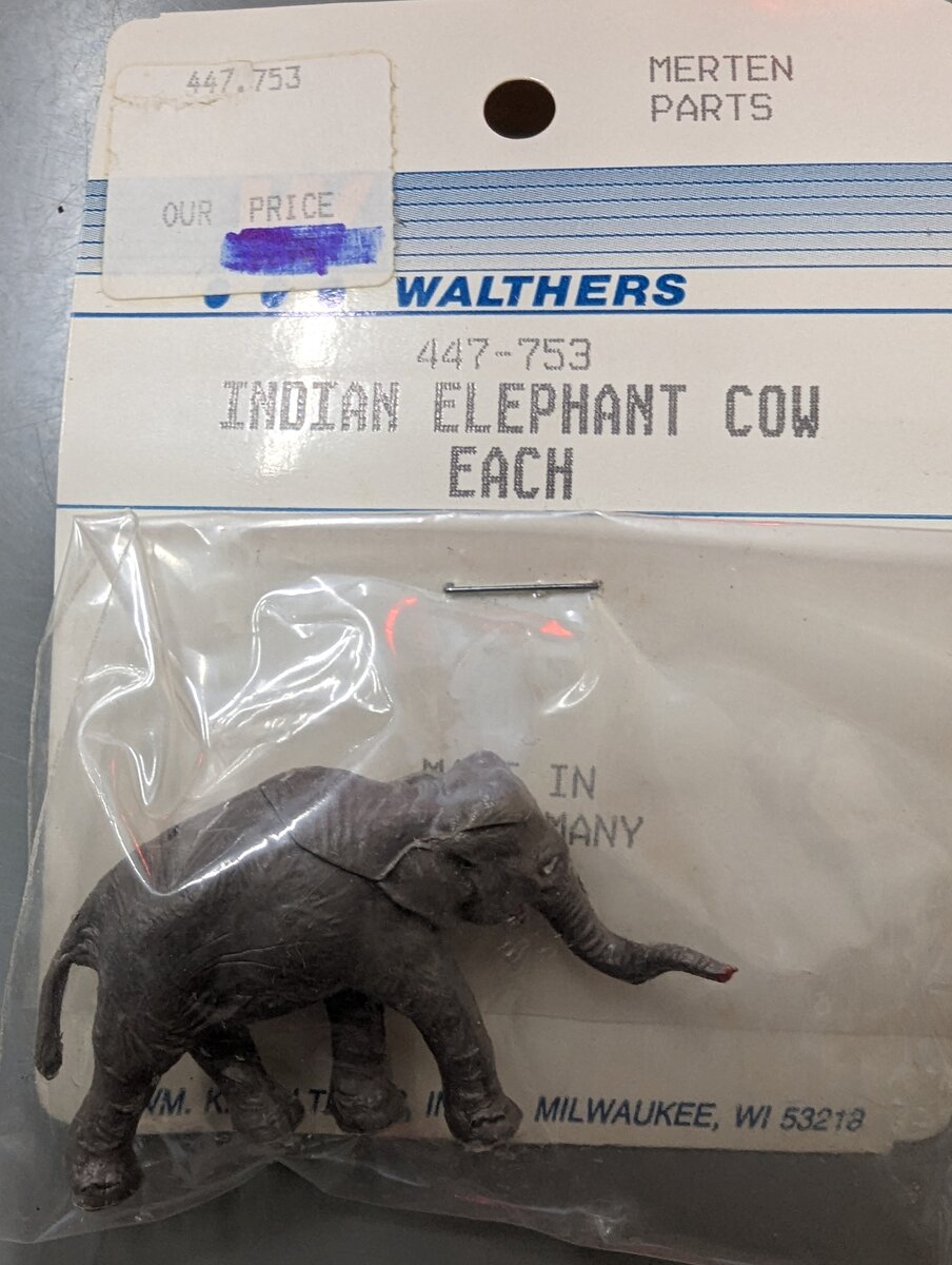 Walthers 447-753 HO Indian Elephant Cow Figure