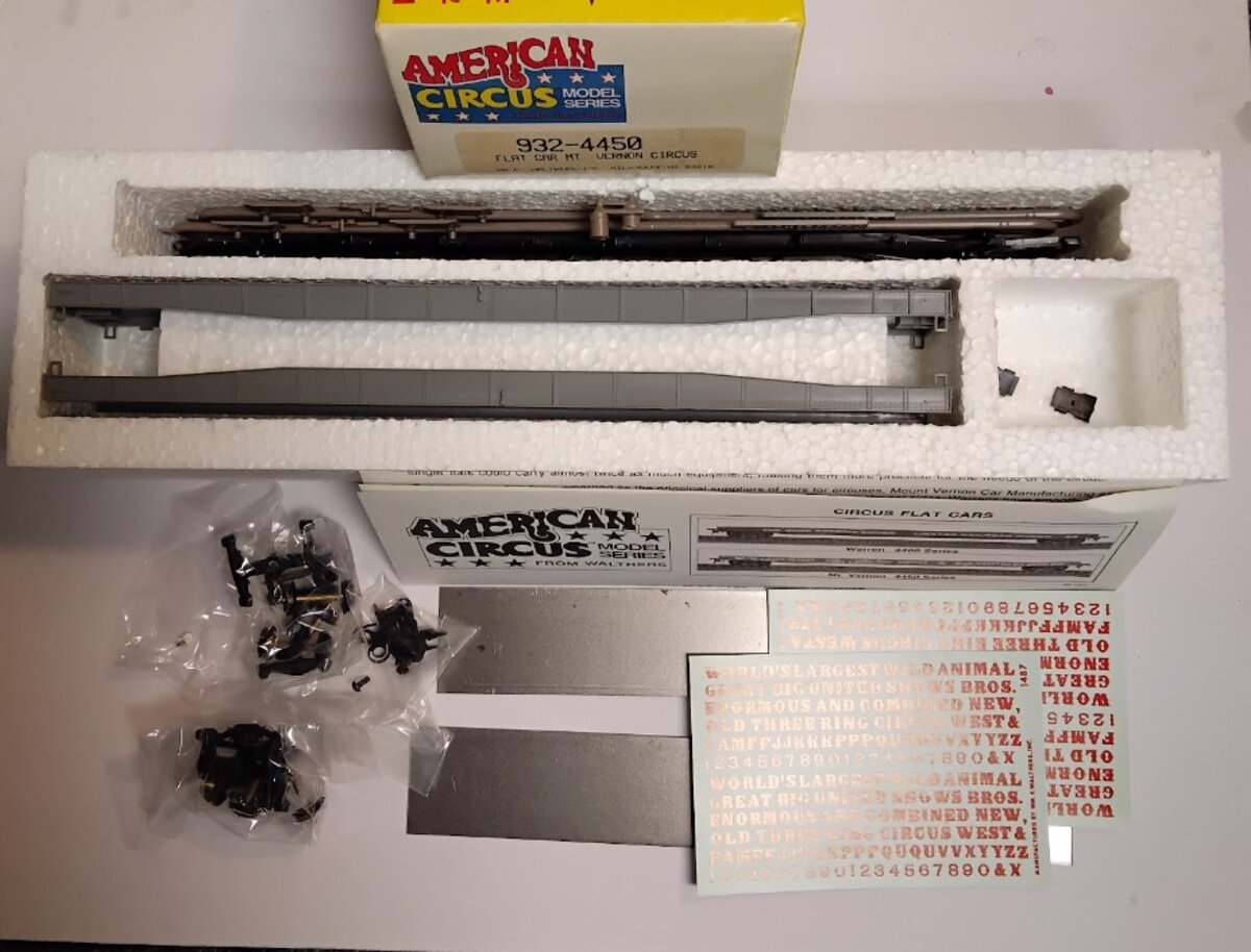 Walthers 932-4450 HO American Circus Flat Car Vernon Kit (Set of 2)