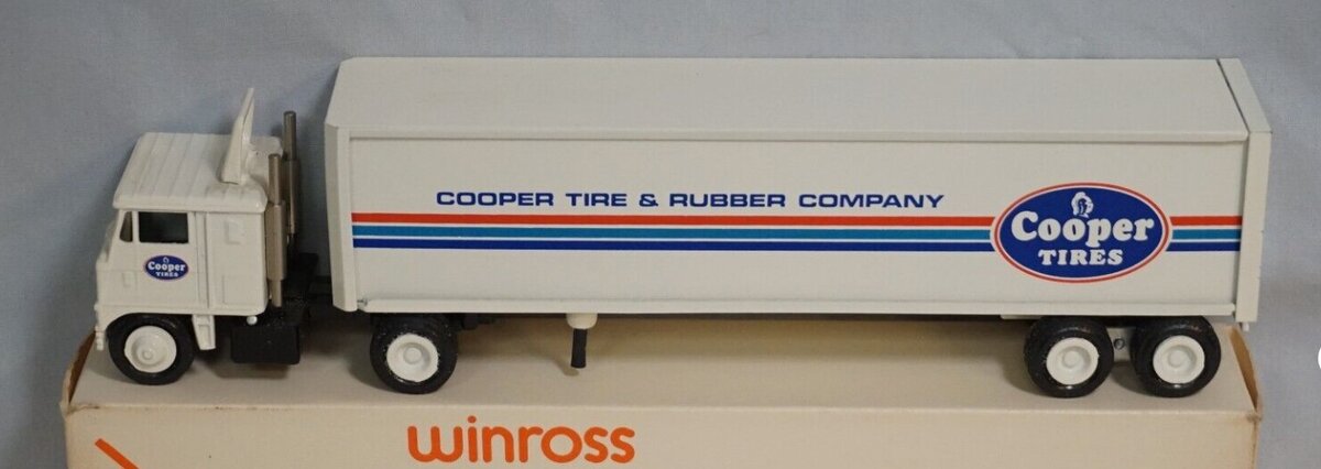 Winross 400 1:64 Cooper Tire & Rubber Company Tractor Trailer