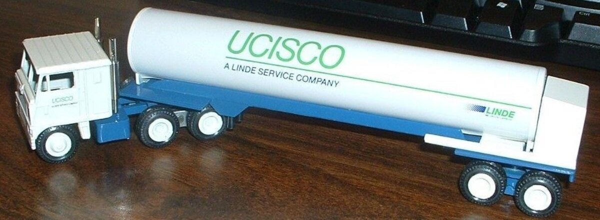 Winross 360 1:64 Ucisco A Linde Service Company Tractor Trailer