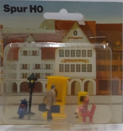 Noch 31 HO Mini Diorama Downtown Scene Woman/Man/Motor/Street Light/Bench