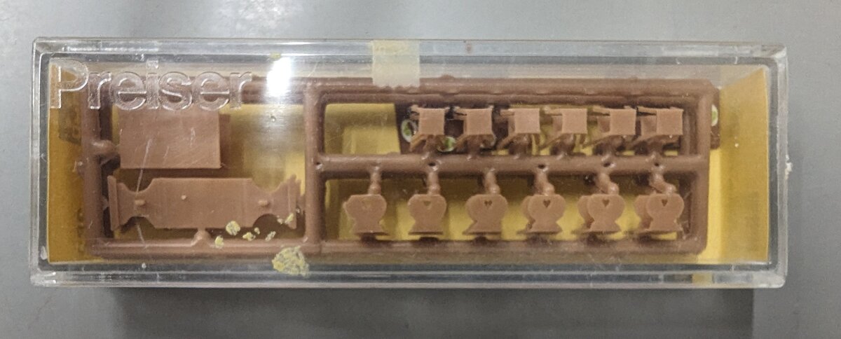 Preiser 10282 HO Scale Family Krause in Garden Restaurant