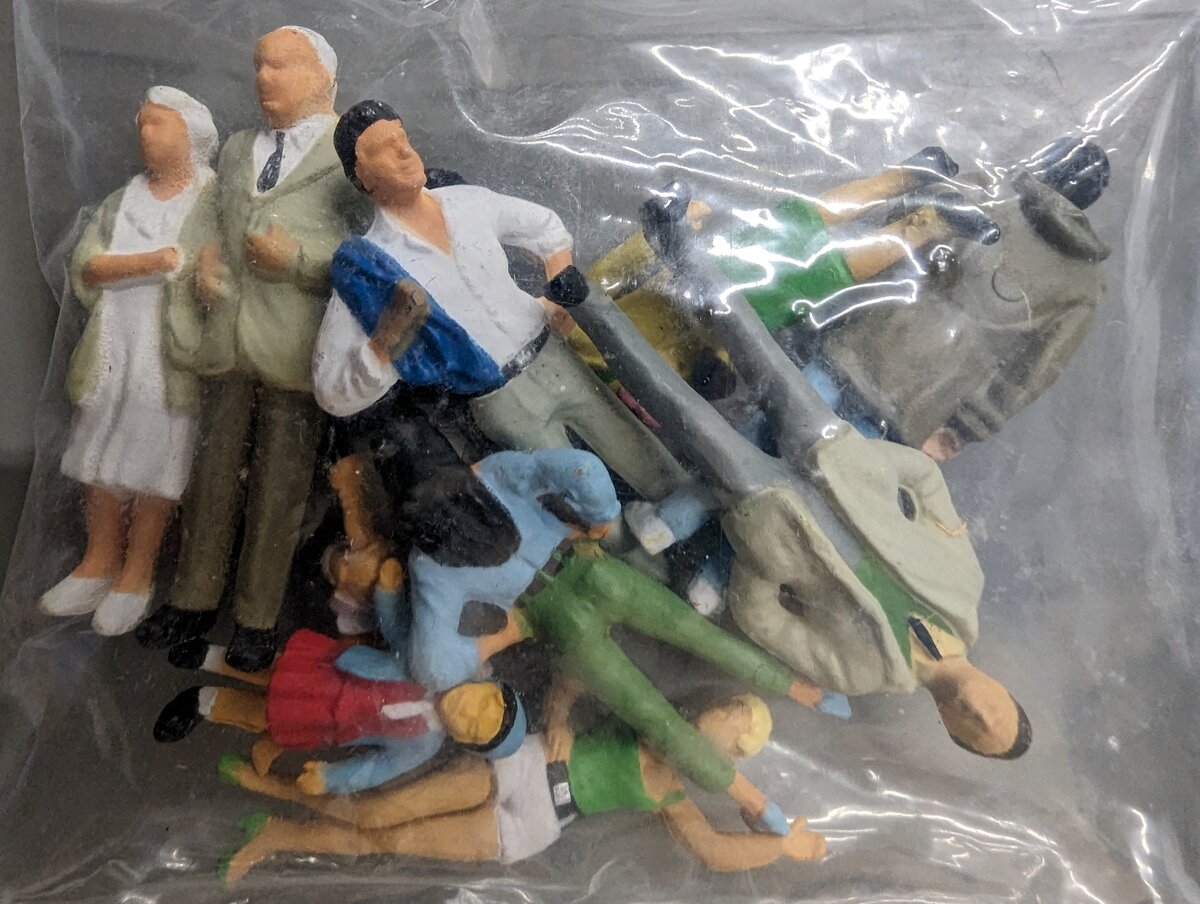 Trainz PF-1 Small Assortment of Various People Figures