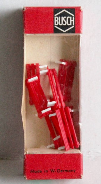 Busch 629 N Scale Red Park Benches