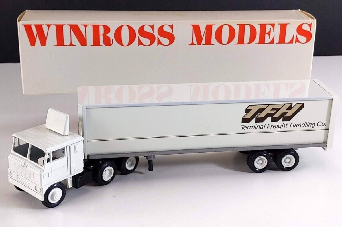 Winross 068 1:64 Diecast Terminal Freight Handling Tractor Trailer
