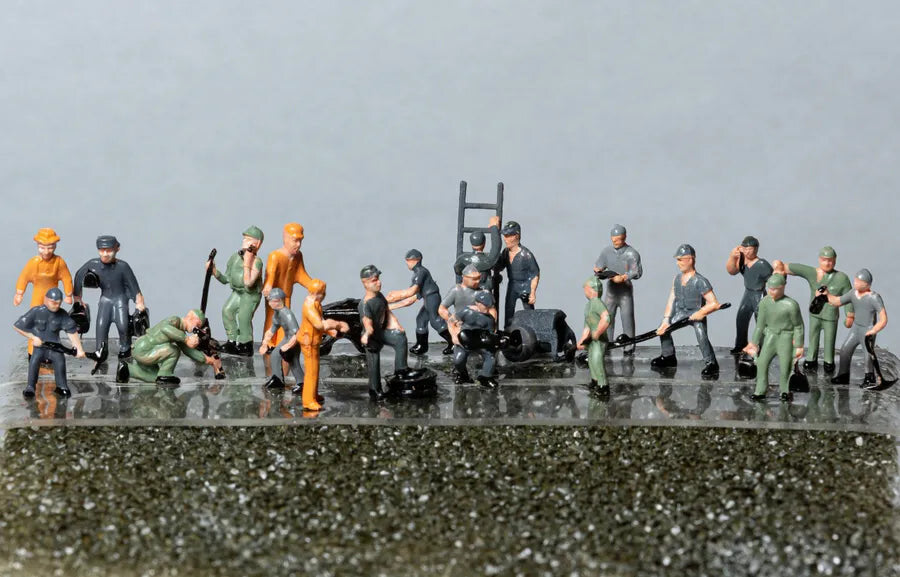 Rock Island Hobby 062100 HO Working People with Ladders Figures (Set of 24)