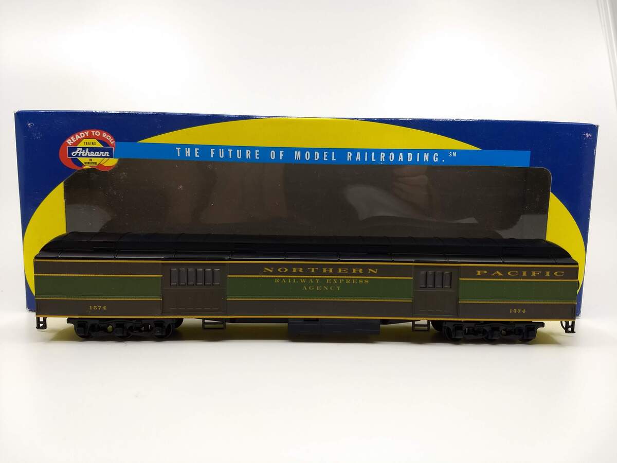 Athearn 7870 HO Scale Northern Pacific REA Standard Baggage Car #1574