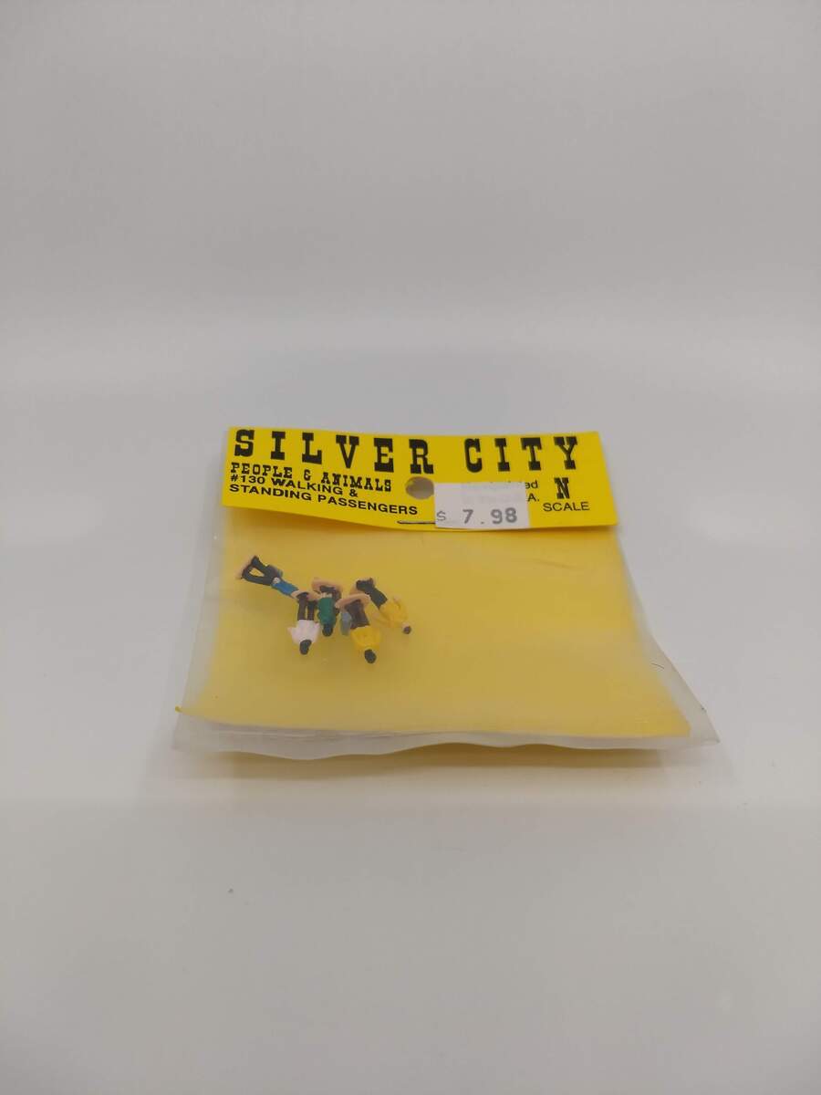 Silver City 130 N Scale Walking & Standing Passengers Figures