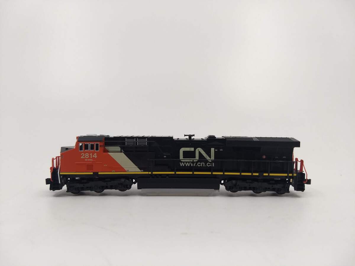 Kato 176-8918 N Scale Canadian National GE ES44AC Diesel Locomotive #2814