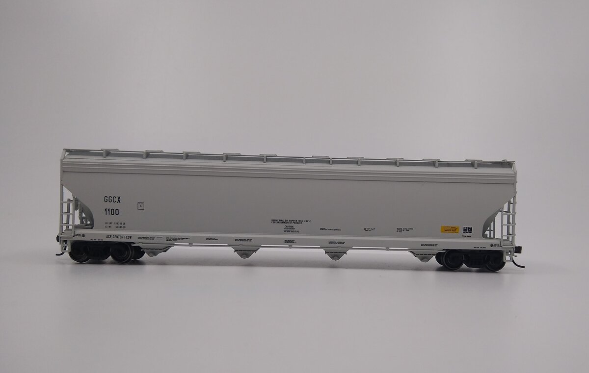 Atlas 20003559 HO GGPD ACF 5800 Covered 4-Bay Centerflow Plastics Hopper #1100