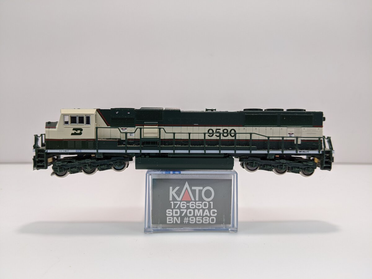 Kato 176-6501 N Burlington Northern SD70MAC Diesel Locomotive