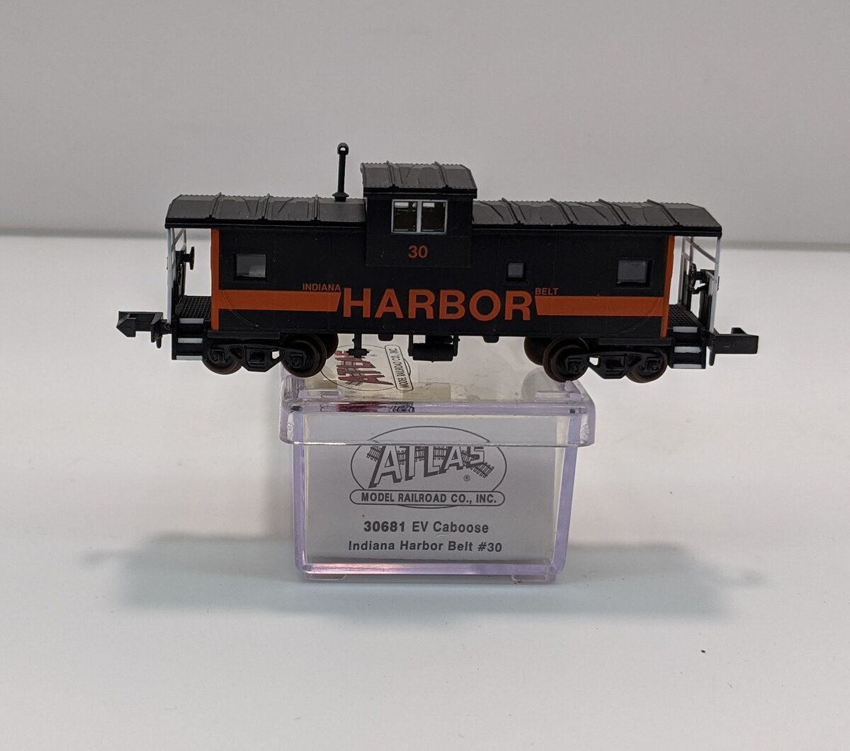 Atlas 30681 N RTR Wide Vision Caboose, IHB #30
