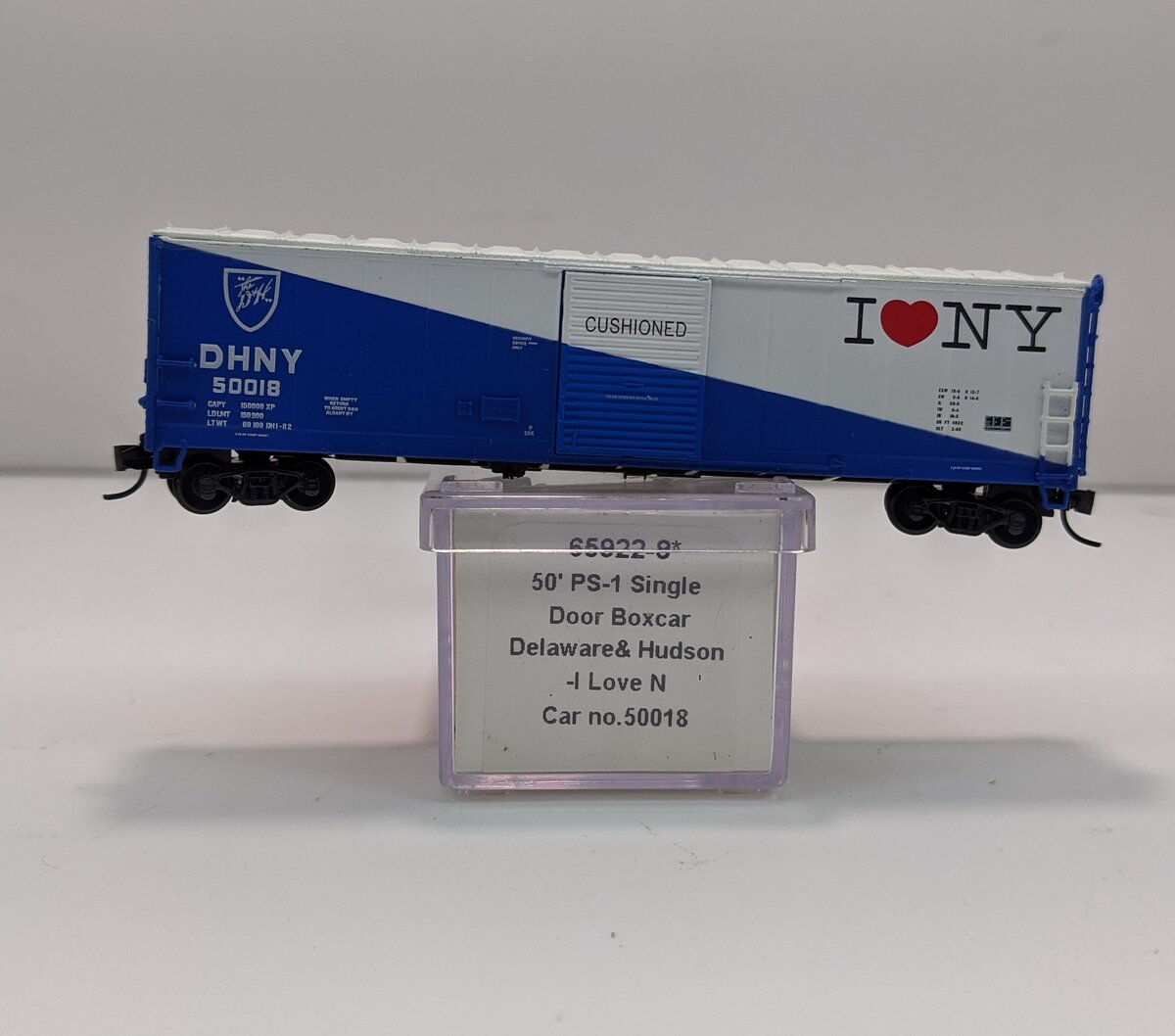 InterMountain 65922-08 N Delaware & Hudson I Love NY Single Door Boxcar #50018